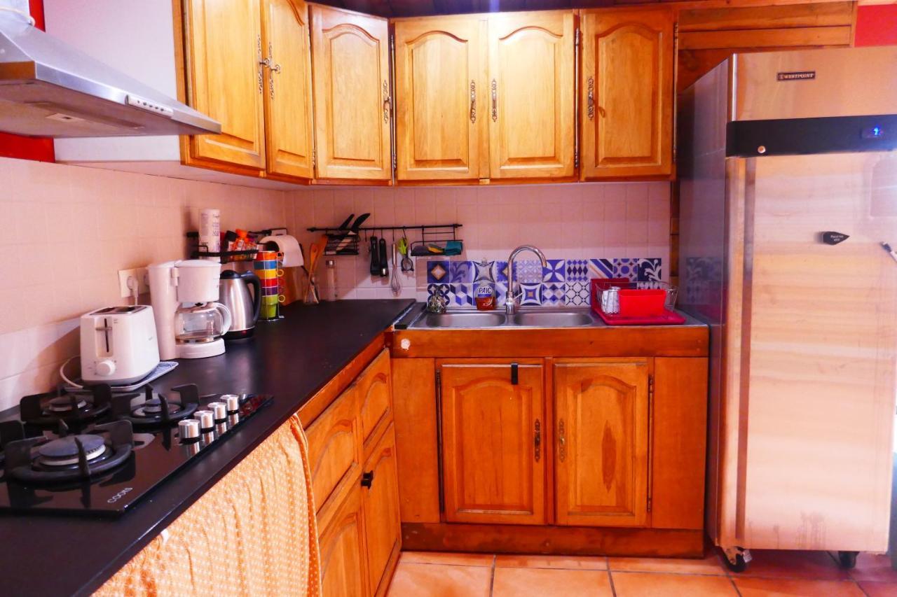 Les Baroudeurs Hostel Saint Pierre Esterno foto