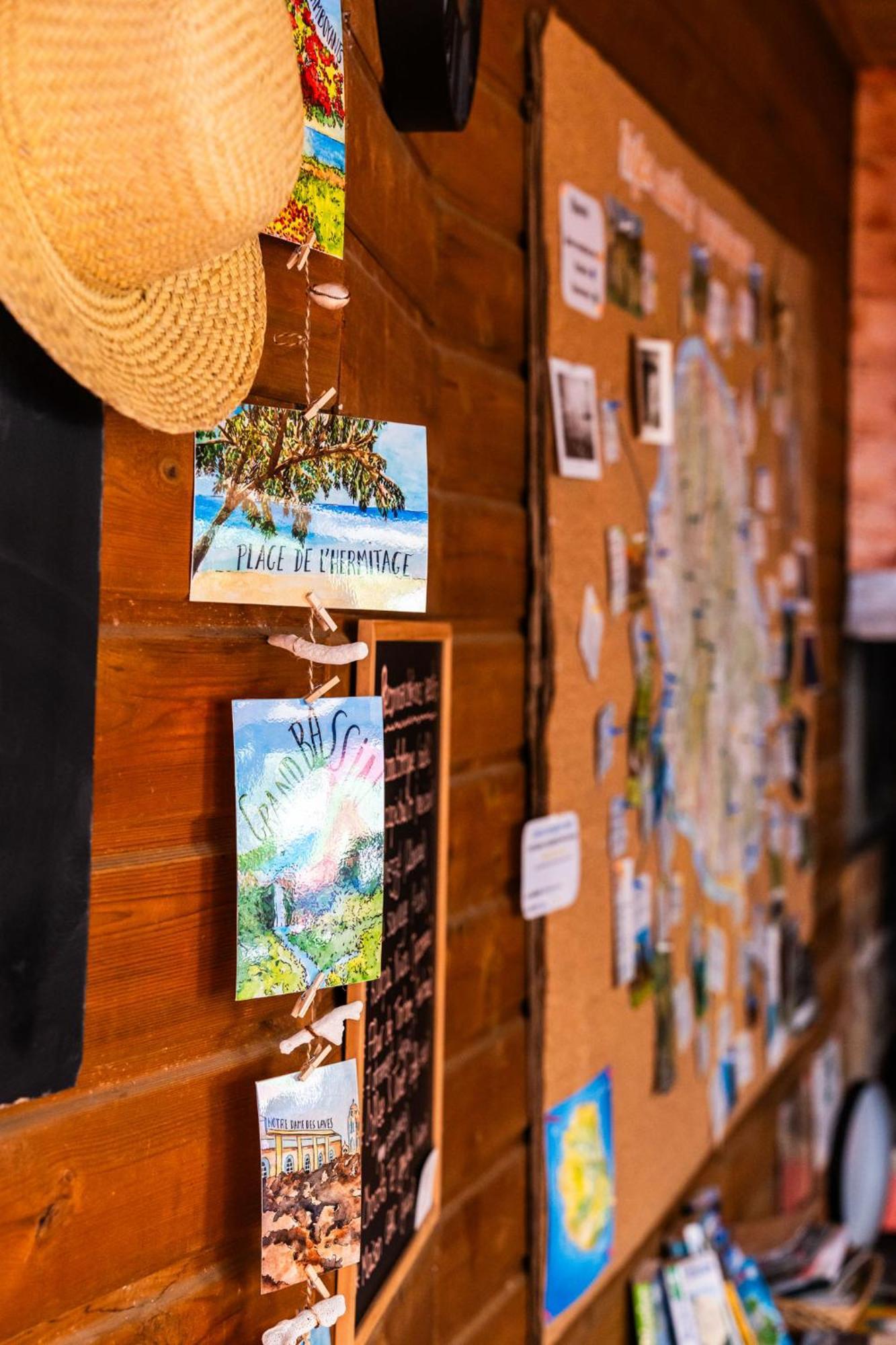 Les Baroudeurs Hostel Saint Pierre Esterno foto