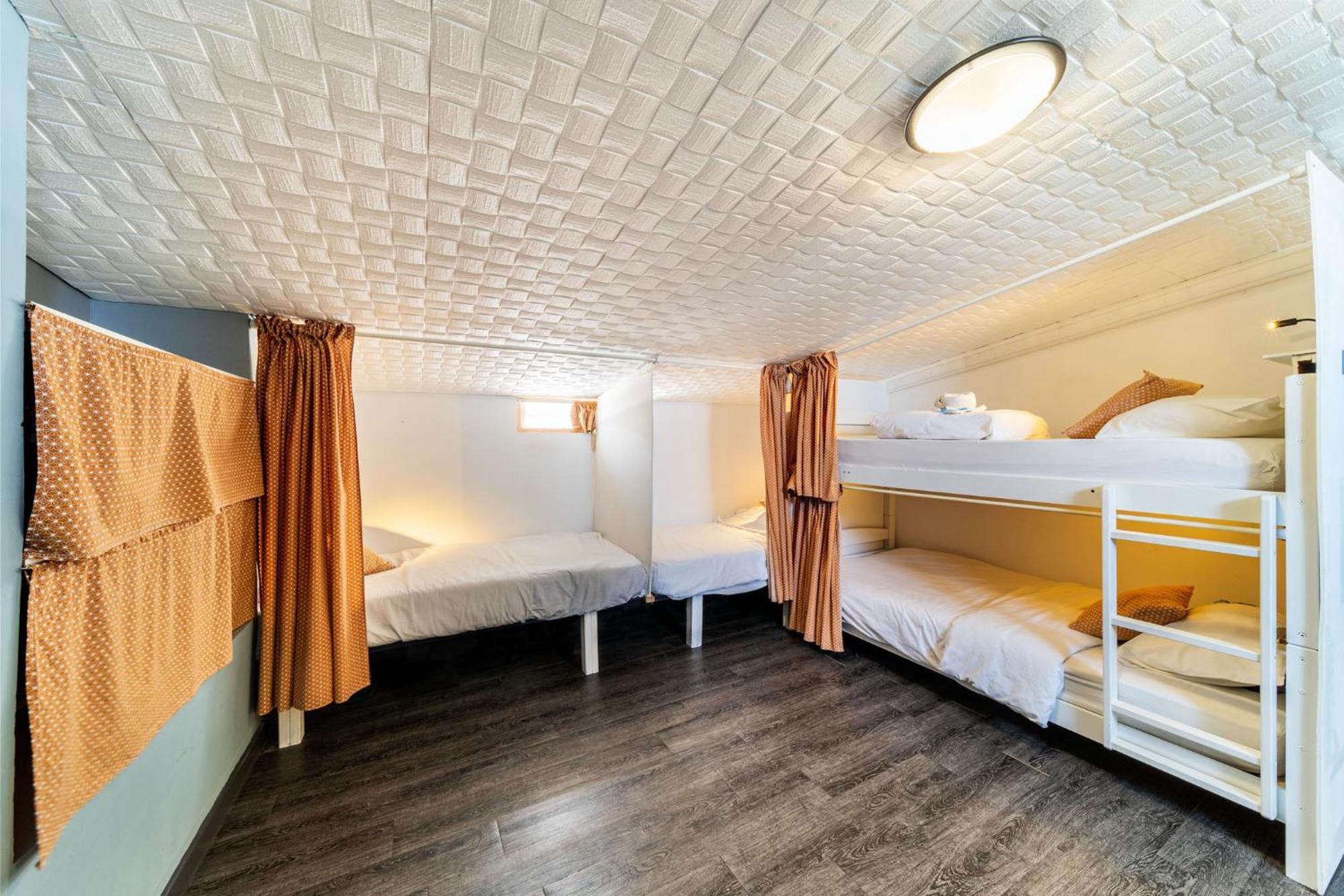 Les Baroudeurs Hostel Saint Pierre Esterno foto