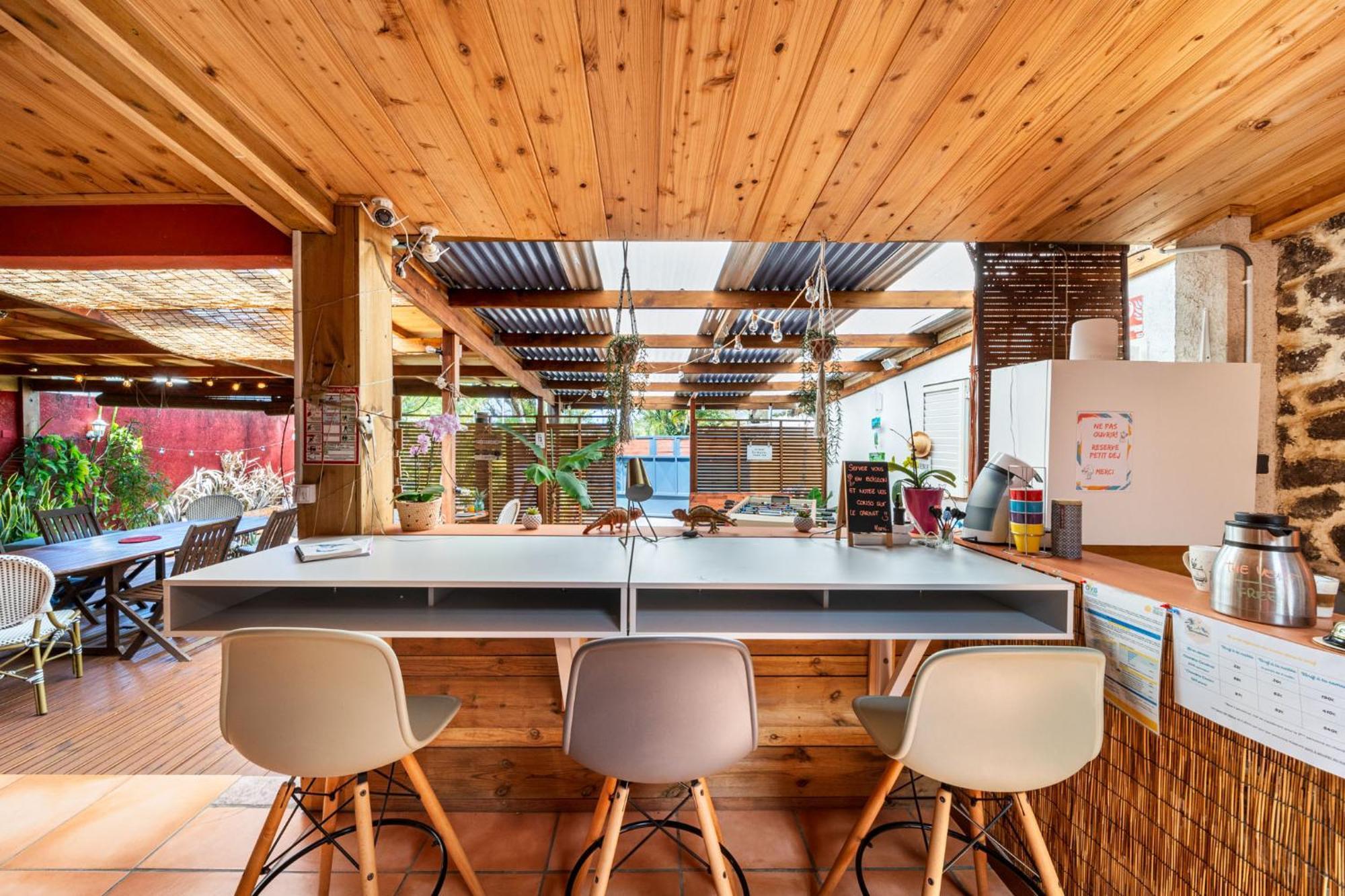Les Baroudeurs Hostel Saint Pierre Esterno foto