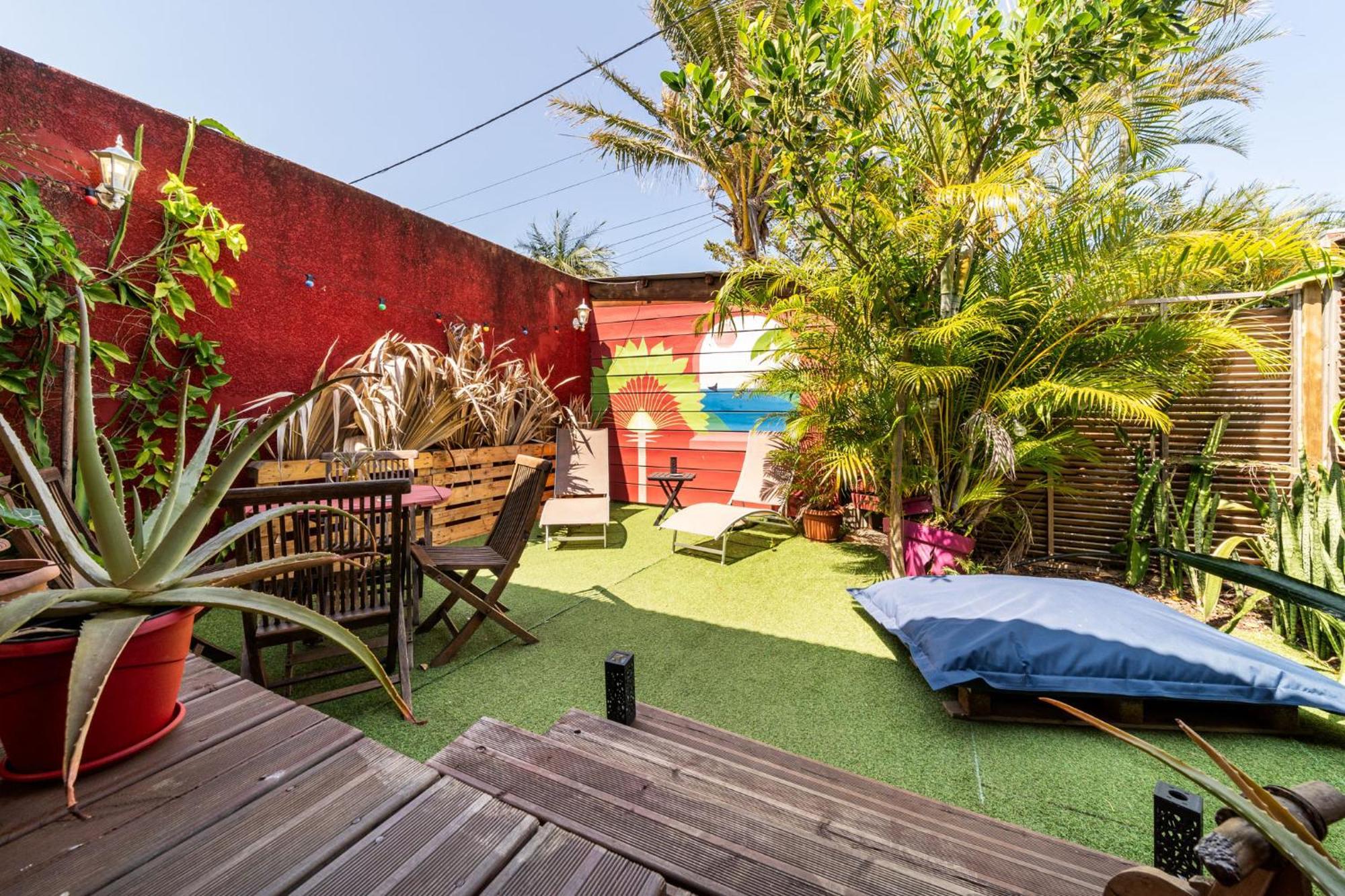 Les Baroudeurs Hostel Saint Pierre Esterno foto