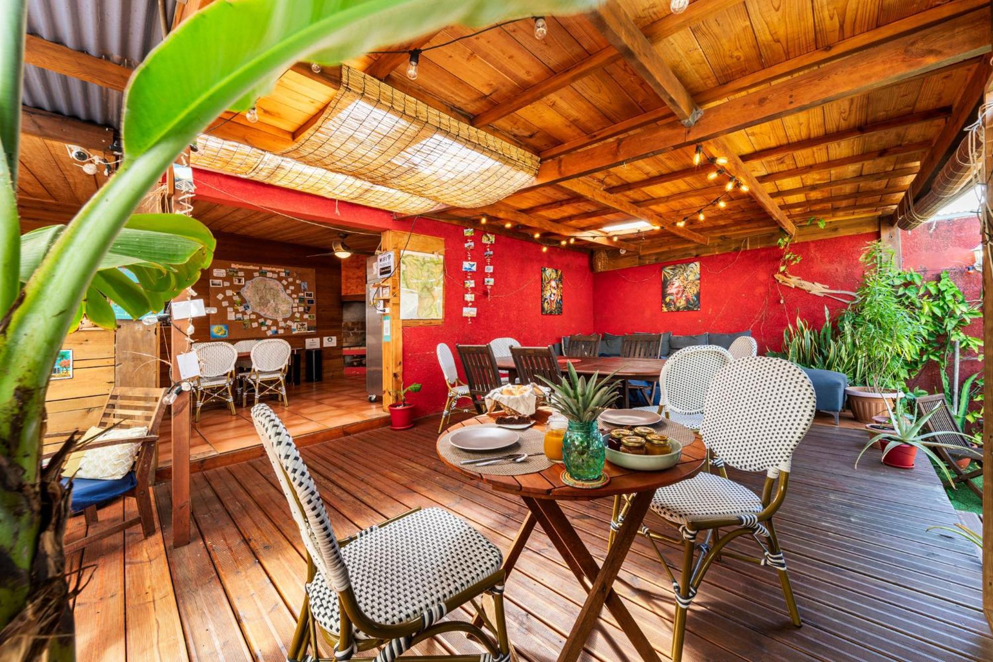 Les Baroudeurs Hostel Saint Pierre Esterno foto
