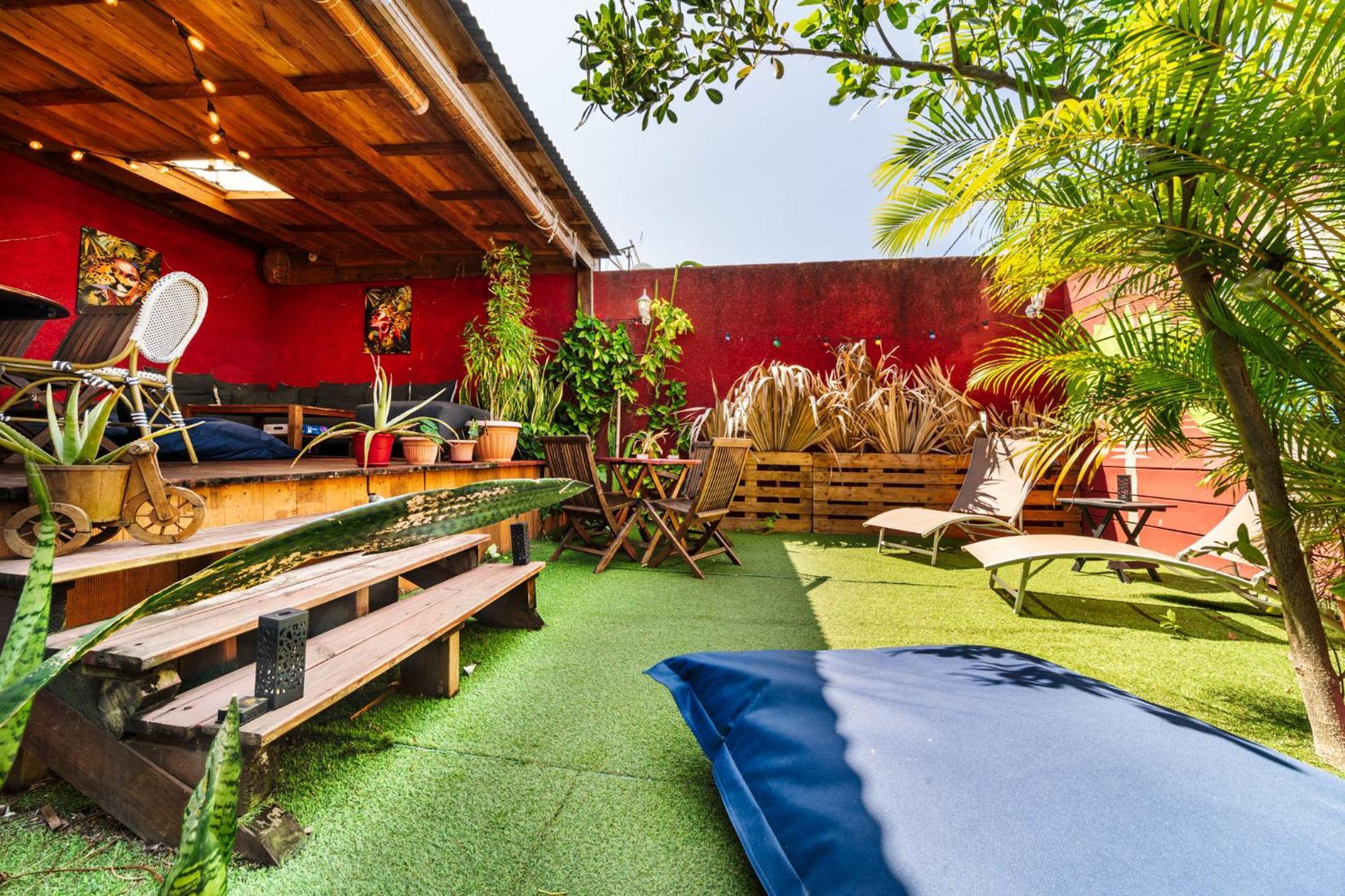 Les Baroudeurs Hostel Saint Pierre Esterno foto