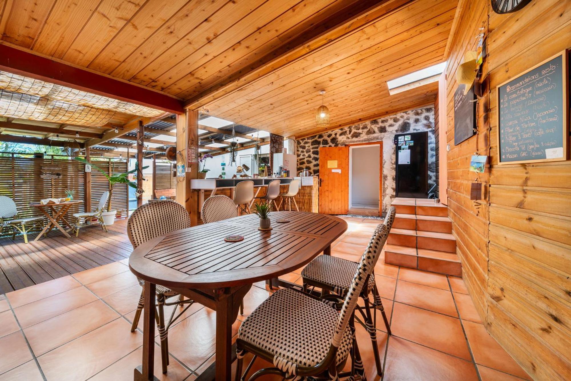 Les Baroudeurs Hostel Saint Pierre Esterno foto